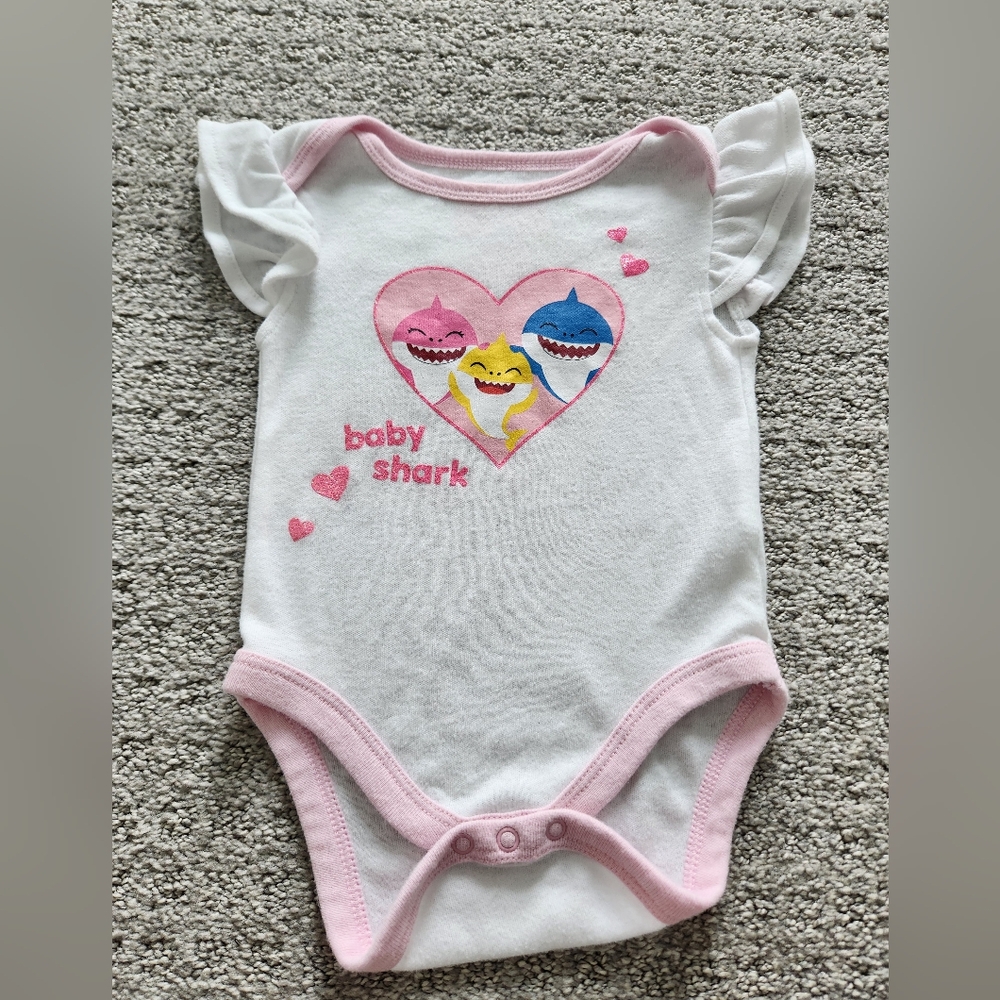 Babyshark‎ onesie. Size 6-9 months. Baby Girl